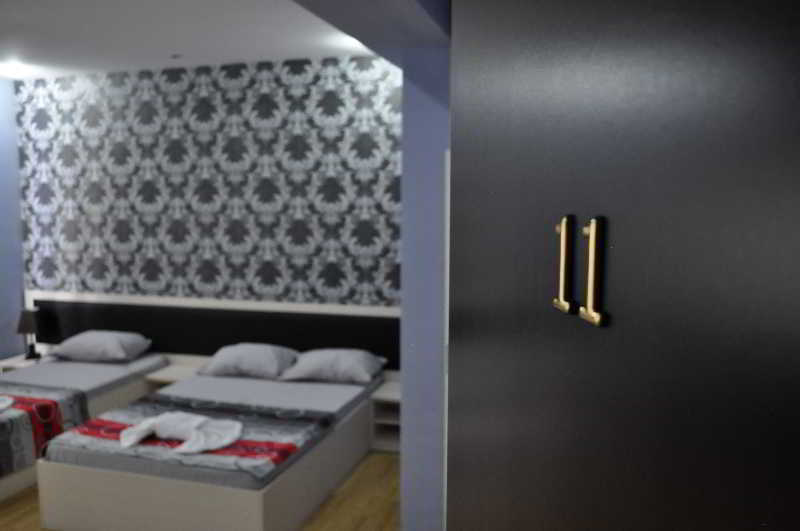 Hotel Cristal Palace Тбилиси Екстериор снимка