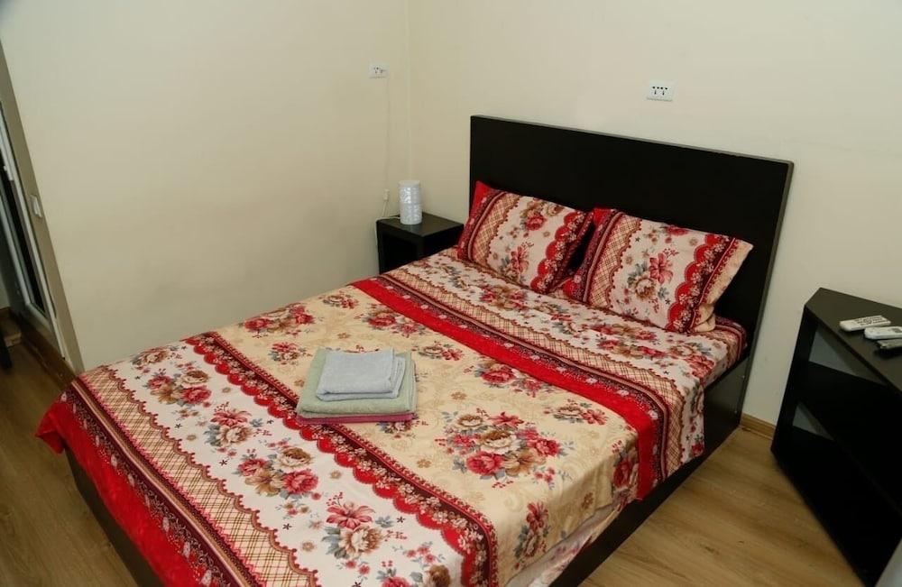 Hotel Cristal Palace Тбилиси Екстериор снимка