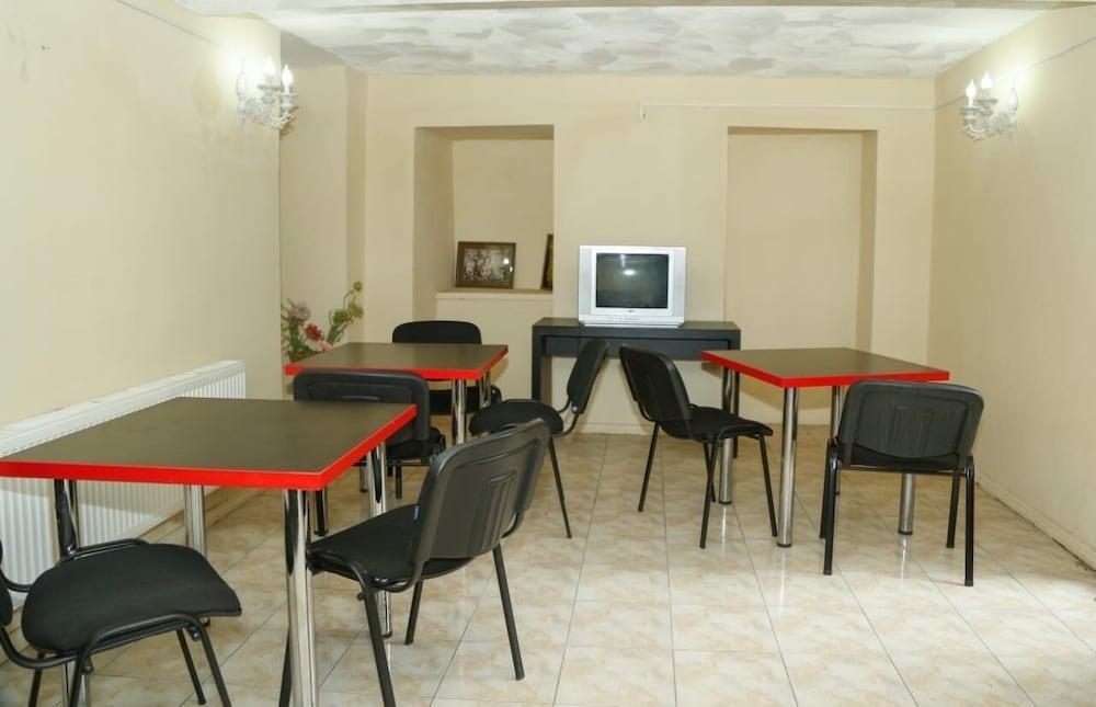 Hotel Cristal Palace Тбилиси Екстериор снимка