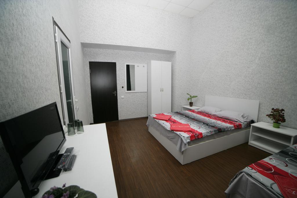 Hotel Cristal Palace Тбилиси Екстериор снимка